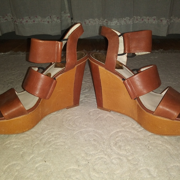 Vince Camuto leather wedge - Picture 2 of 7